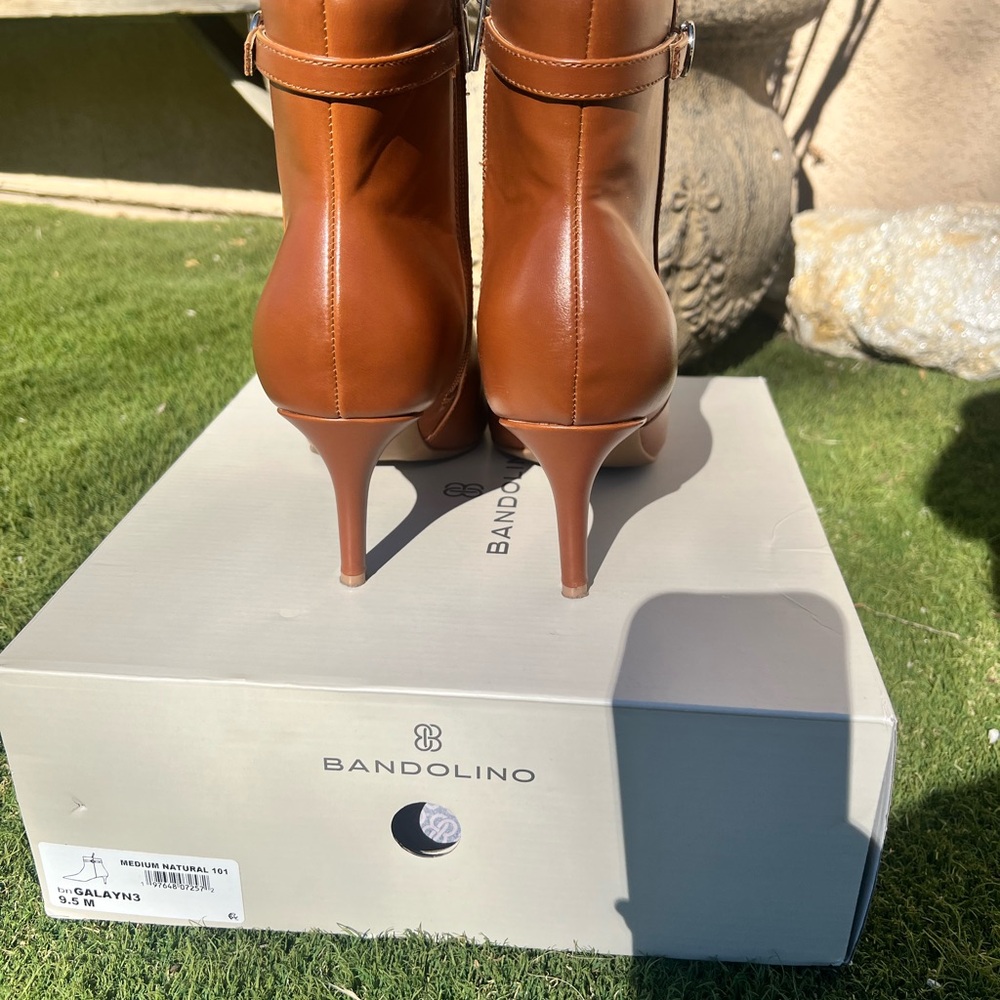 Bandolino Galayn 3 9.5
Brown Heeled Booties with Slim Heel and Short Shaft - Picture 7 of 11